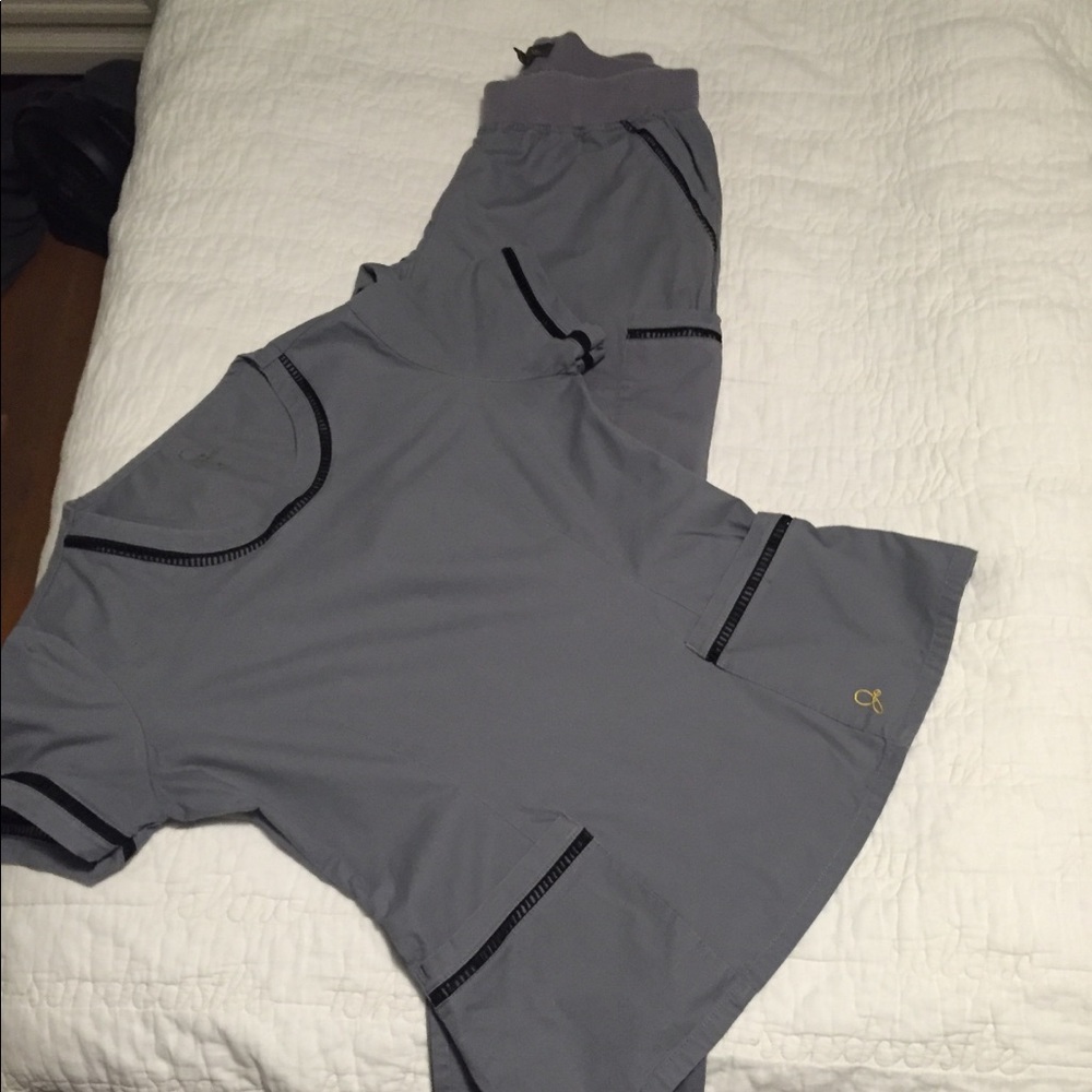 JAANUU gray size M scrub set